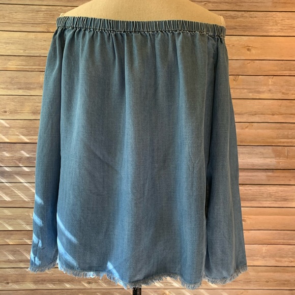Cloth & Stone Off The Shoulder Denim Top - Picture 4 of 6